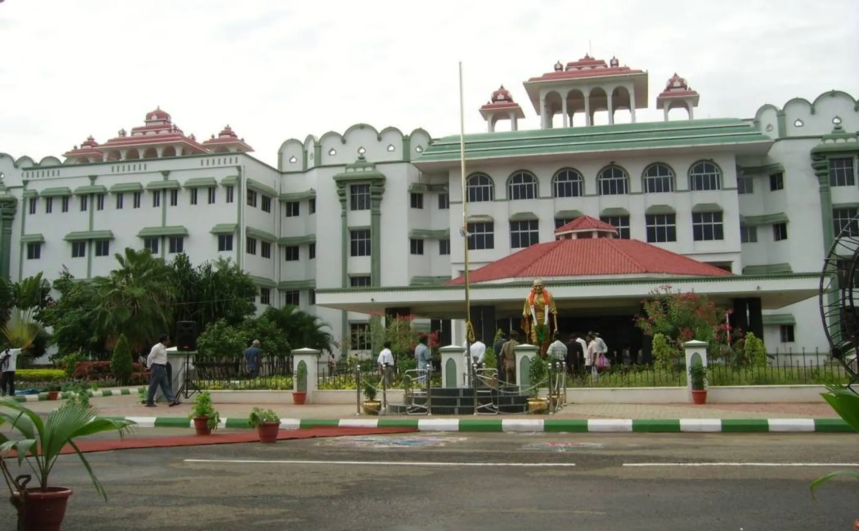 farmers paddy purchase govt officers high court madurai branch judges 